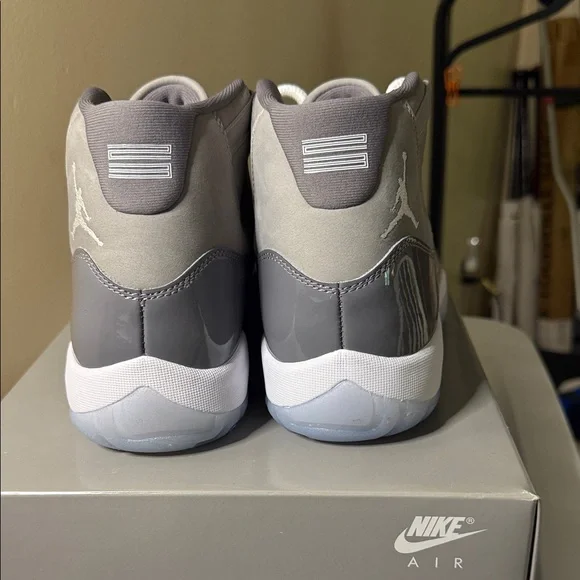 Jordan 11 Retro Grey - Picture 4 of 15
